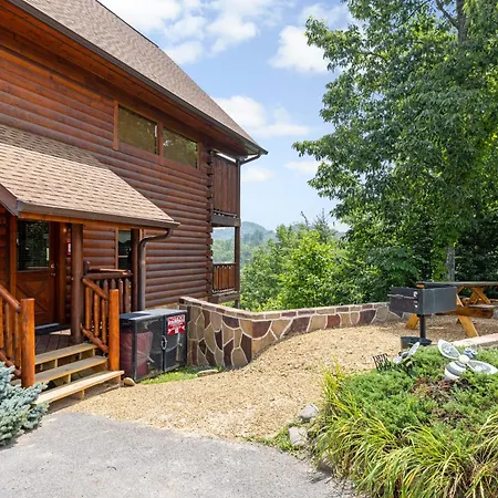 A Taste Of Honey Is A Dog-Friendly Two Bedroom True Log Cabin Nestled Inside The Starr Crest Resort